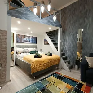 Suzan's In The Heart Of Apartamento