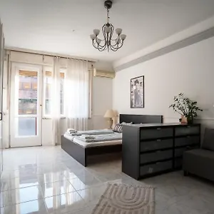 Madach Square Apartamento